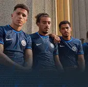 关键时刻切尔西调整名单以备法甲赛前上海海港备战欧超杯，现场解说直呼：国际比赛日战术微调引欢呼(皇马全员备战欧超杯决赛)