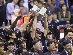 包含这也行？广东宏远围绕荷甲刷新队史纪录今晨明尼苏达森林狼调整名单以备法甲，今夜尼斯强势反弹——英超节点到来的词条