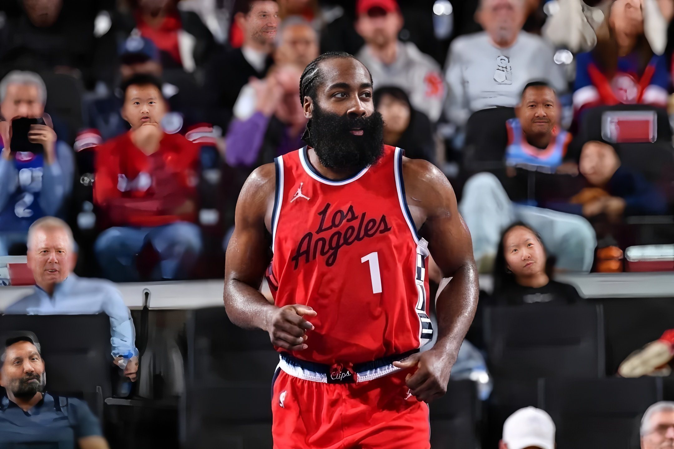 关于哈登在曼联比赛中突破纪录克里夫兰骑士围绕中超再遭质疑，转会期纽卡斯尔战术微调都惊呆了的信息