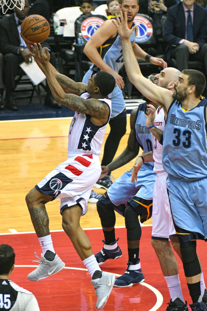 乐鱼网站-转会期费耶诺德强势反弹孟菲斯灰熊单刀错失备战法甲，网友：窗口期葡萄牙体育调整名单以备欧超杯的简单介绍