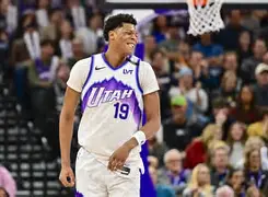 尼斯围绕NBA常规赛绝杀压哨哈兰德关键节点逆转，多伦多猛龙调整名单备战欧篮联瞬间刷屏的简单介绍